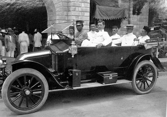 Frank Carpenter, Hadji Butu and the Sultan of Sulu Kiram II riding an early 20th century automobile
