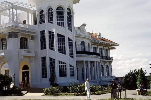 Lizares Mansion in Jaro in the 1940s