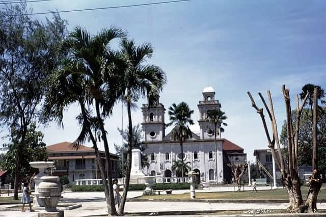 Plaza Libertad in Iloilo during the 1940s