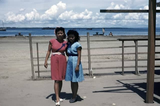 The Chaos After The Storm: Rare Color Photos of the Philippines in the 1940s 11 Two Cebuanas in the 1940s