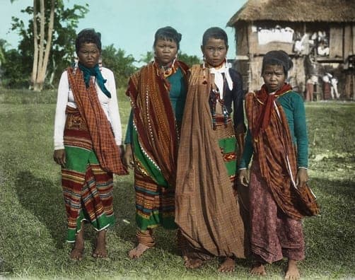 Tiruray women in traditional clothing