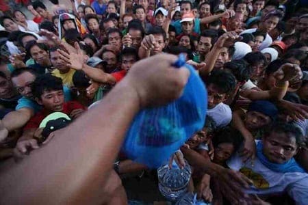 filipino politicians giving dole outs to the poor